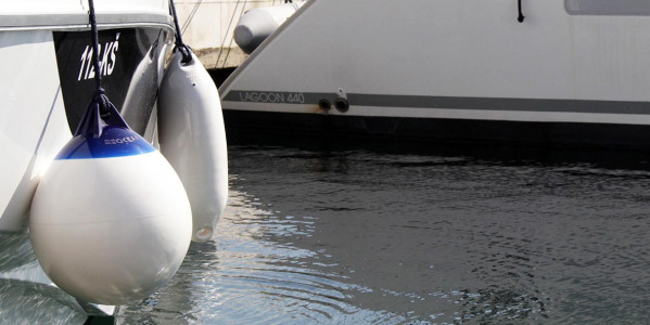 Protégez la coque de votre bateau avec de bons pare-battages